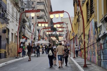 Bairro da Liberdade, no Centro de SP, é eleito um dos 25 melhores destinos turísticos do mundo por renomado guia de viagens