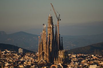 Basílica Sagrada Família ultrapassa igreja alemã e se torna a mais alta do mundo
