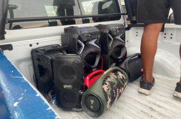 Pode levar caixa de som para a praia? Uso pode gerar multa de até R$ 10 mil e apreensão em destinos famosos do Brasil