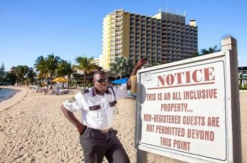 A ilha do Caribe onde os moradores não podem entrar nas praias