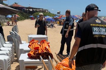 Cobranças ilegais e preços abusivos geram queixas nas praias; quem fiscaliza?