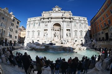 Roma começa a cobrar taxa de turistas para visitar a Fontana di Trevi