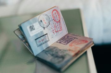 Fim do carimbo no passaporte: novo sistema de controle de fronteiras entra em vigor na União Europeia