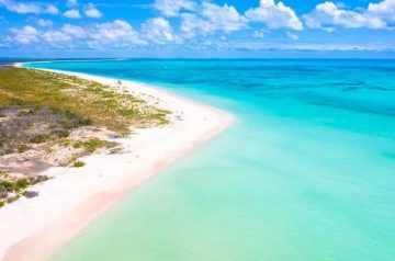 As praias paradisíacas ‘para turistas’ onde o acesso de moradores é restrito