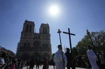 Catedral de Notre Dame prepara novos vitrais para outubro sete anos após incêndio