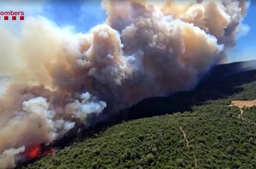 Incêndio florestal atinge Costa Brava e leva a confinamento de cidades turísticas na Espanha