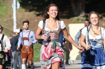 Munique abre Oktoberfest com muito sol, cerveja e IA antiaglomeração