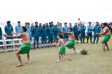 Como foi a cerimônia aborígene de recepção aos jogadores da seleção brasileira na Austrália, que gerou repercussões na imprensa do país